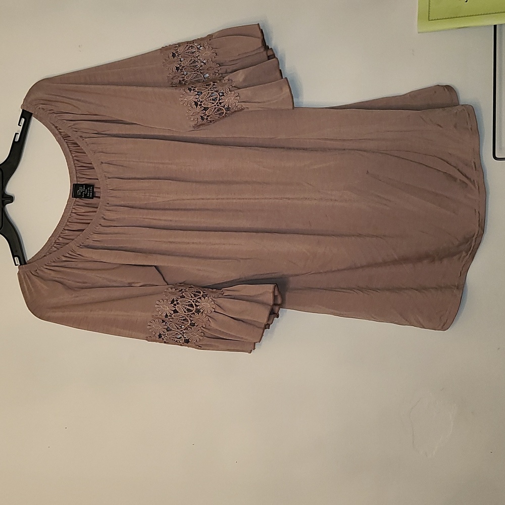 WinWin Ruffle Sleeve Tunic